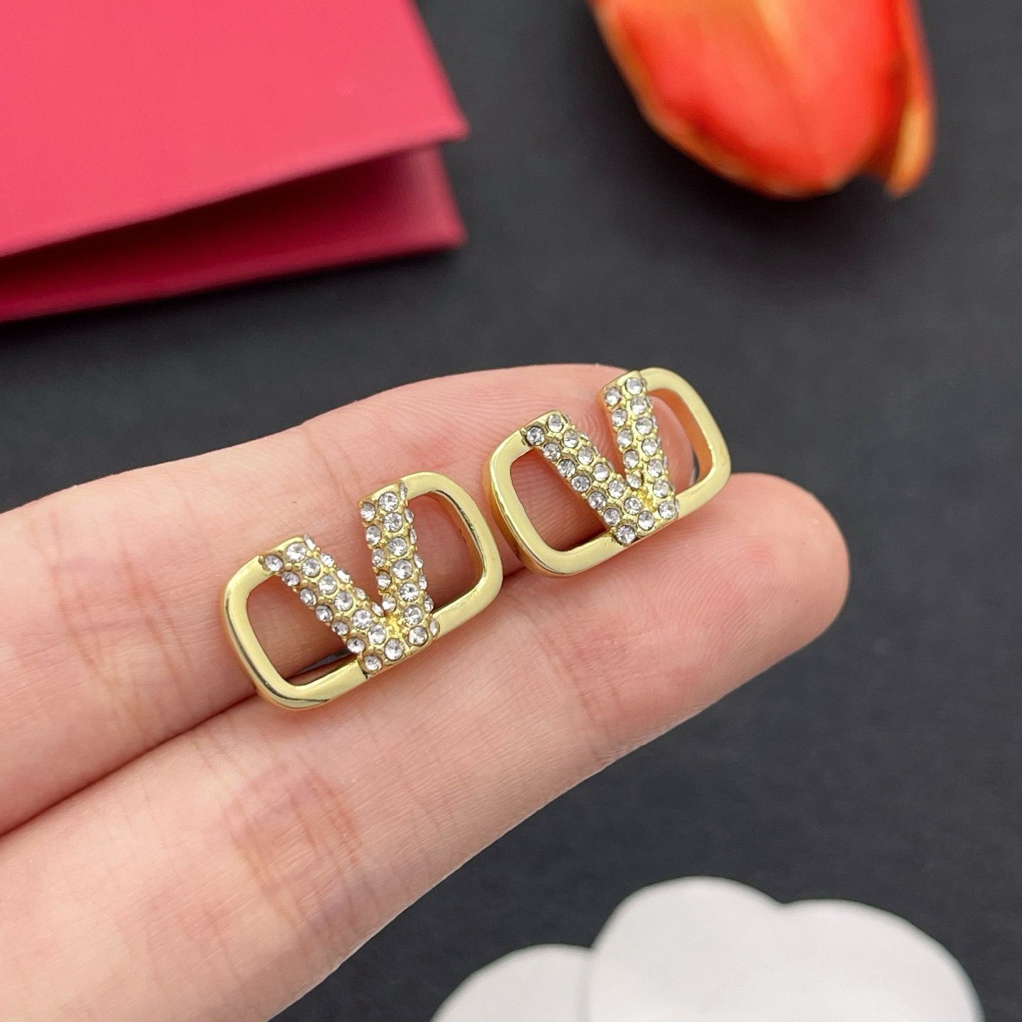 [Eternal Jewelry]V-shaped stud earrings