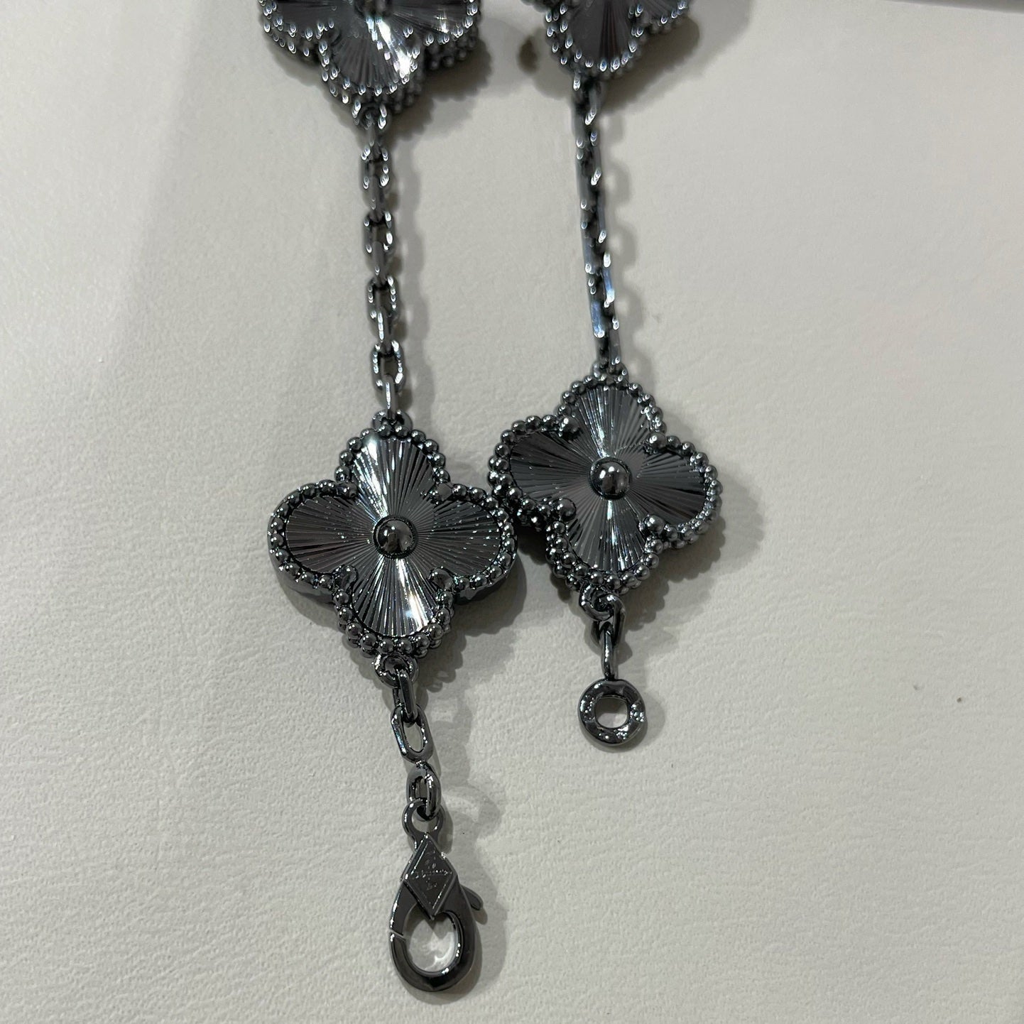 [Eternal Jewelry]CLOVER 5 MOTIF BLACK BRACELET