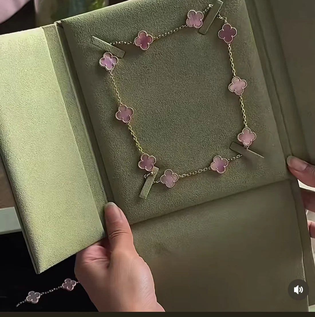 [Eternal Jewellery] Pink Necklace with Ten Clover Designs