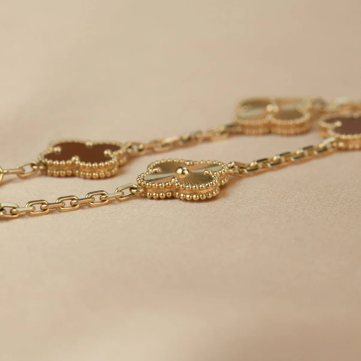 [Eternal Jewelry] CLOVER 5 MOTIF RED CORNELIAN BRACELET COLLECTION