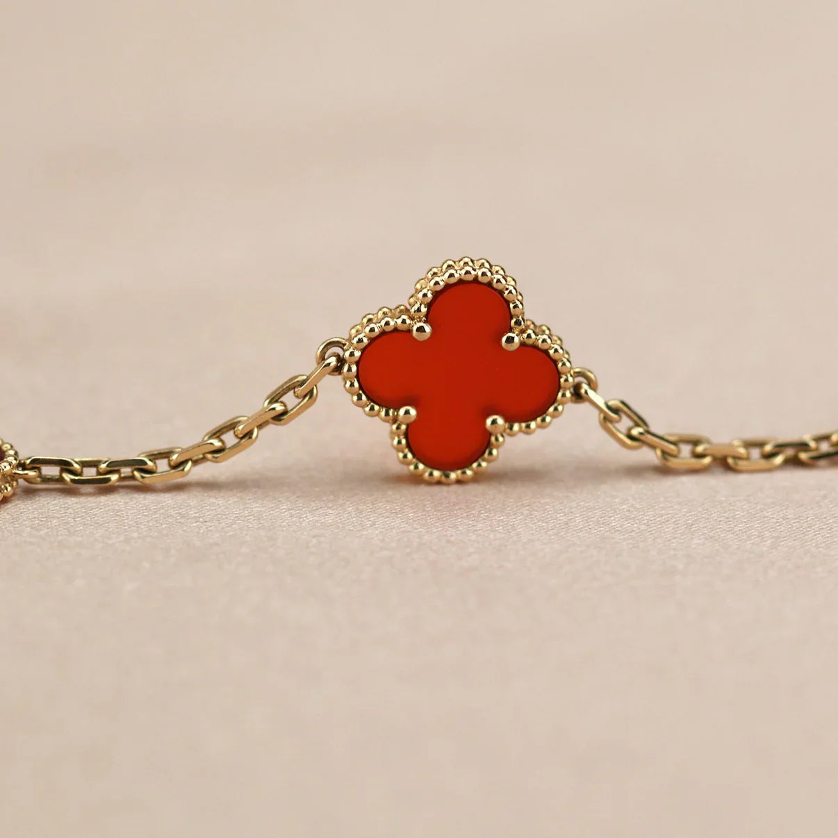 [Eternal Jewelry] CLOVER 5 MOTIF RED CORNELIAN BRACELET COLLECTION