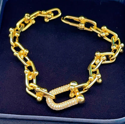 [Eternal jewelry] TF HORSESHOE BUCKLE DIAMOND BRACELET